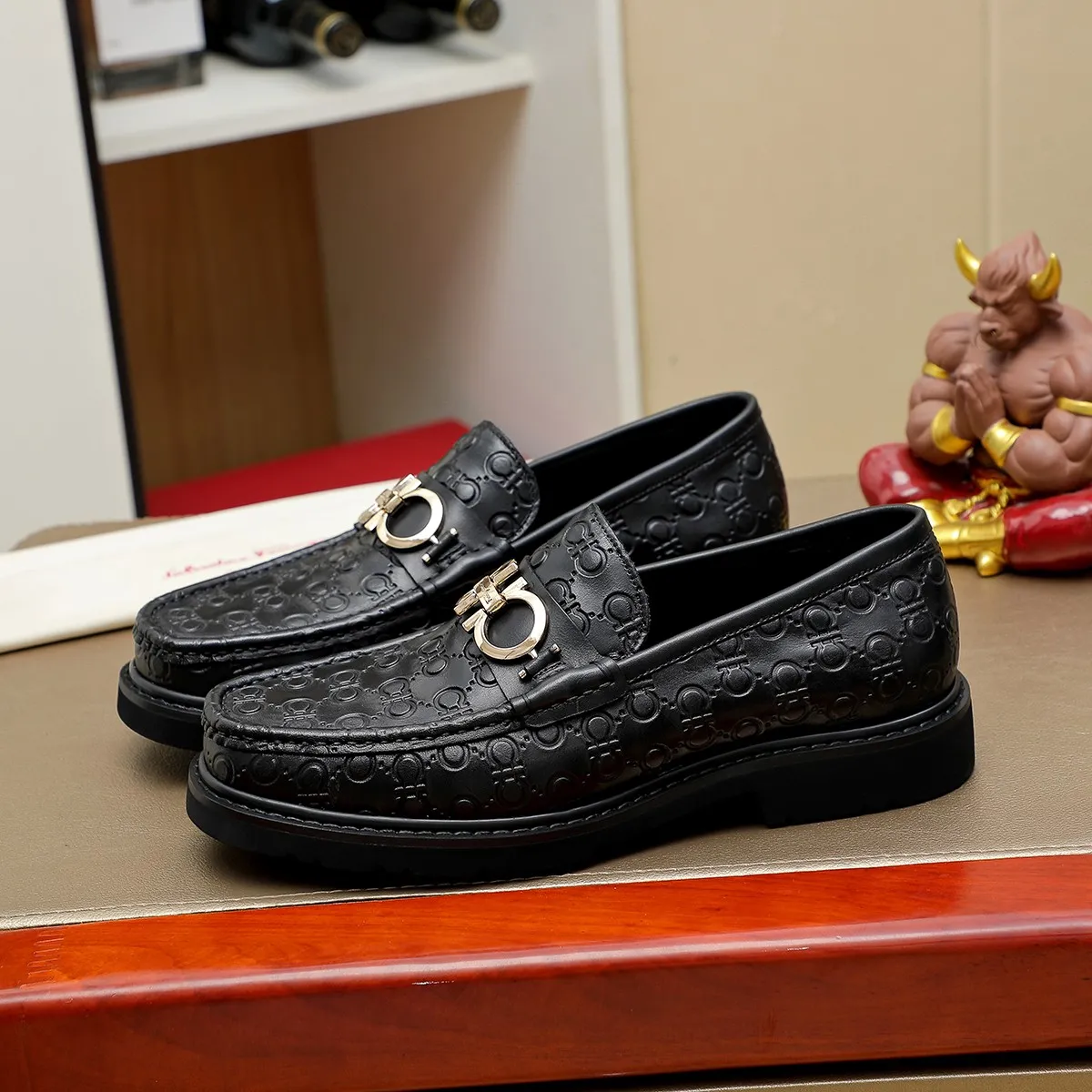 Men's shoes 💰500 Ferragamo [Ferragamo] top imported suit men's shoes 💯Original copy of the official website, product materials: selected imported embossed calfskin + luxury hardware buckle accessories ~ imported water-dyed cow 🐂 leather lining. Strong three-dimensional visual effect, original combination outsole, multiple colors available😘 Size: 38-44 (.45.46.4. Customized)